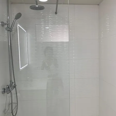 Ver6 - Design Studio, Pool, Beach, City Center Apartment